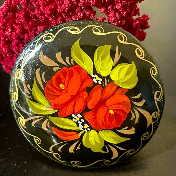 Russian Artisan Hand Painted Brooch - Picture 1 of 7